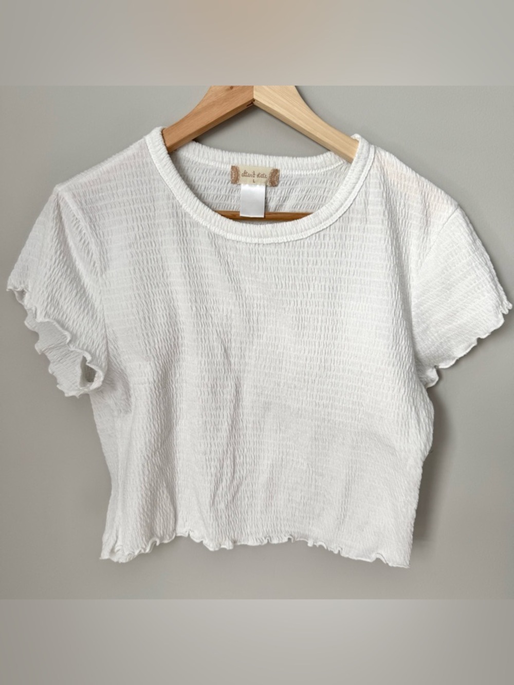 Altar’d State Lettuce Hem White Textured Croped Tee Large